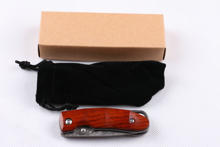 Damascus.Small mountain folding knife UD402343